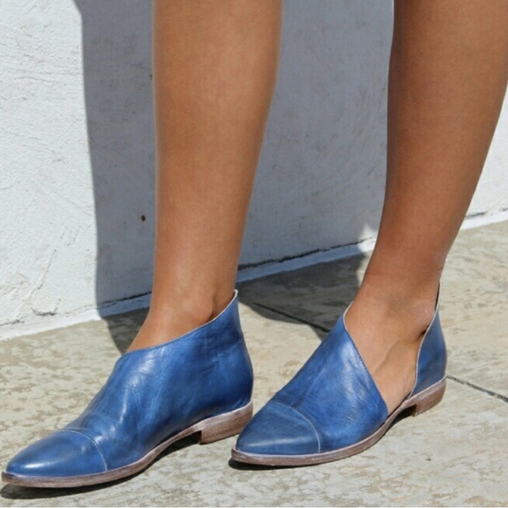 Free People Royale Flat Leather Cut Out Shoe in Indigo - Picture 15 of 16